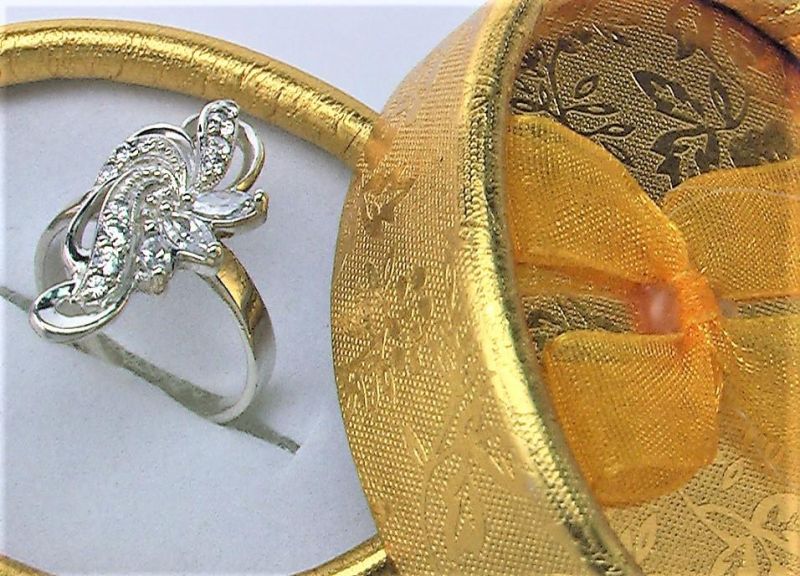 Кольцо перстень серебро 925 проба 3.98 грамма 17 размер