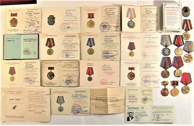 Медали юбилейные СССР с документами на одного человека лот 214