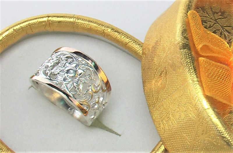 Кольцо перстень серебро 925 проба 3,67 грамма размер 17 напайка золото 375 проба
