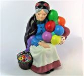 Статуэтка бабушка с цветами и шариками Германия фарфор