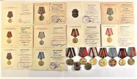 Медали юбилейные СССР с документами на одного человека лот 213